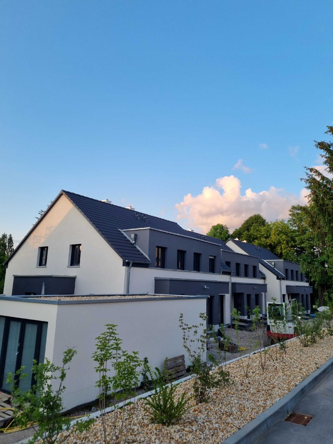 Neubau von 2 x 6 Reihenhäusern 20 Garagen / 8 Stellplätzen