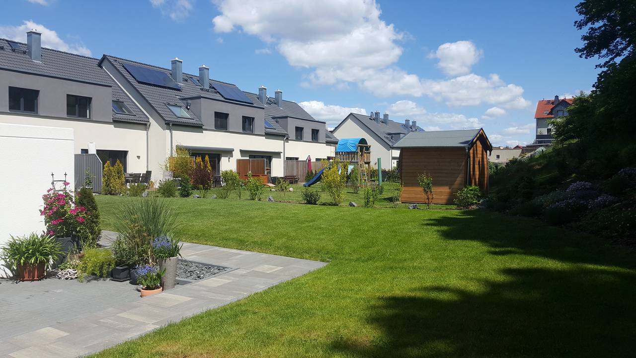 Neubau von 6 Reihenhäuser mit Garagen / Neubau von 4 Reihenhäuser mit Garagen