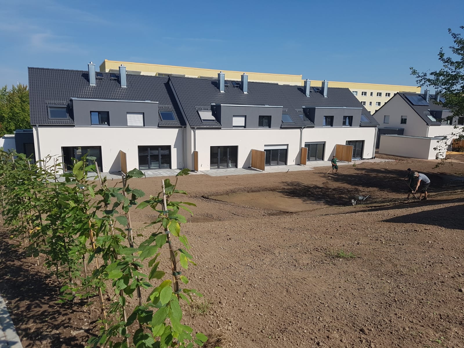 Neubau von 1x8 Reihenhäusern  Neubau von 1x6 Reihenhäusern  22 Garagen / 15 Stellplätzen